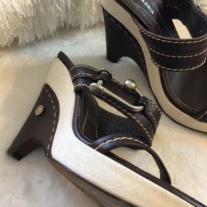 BCBGMaxAzria BROWN AND CREAM PLATFORMS
